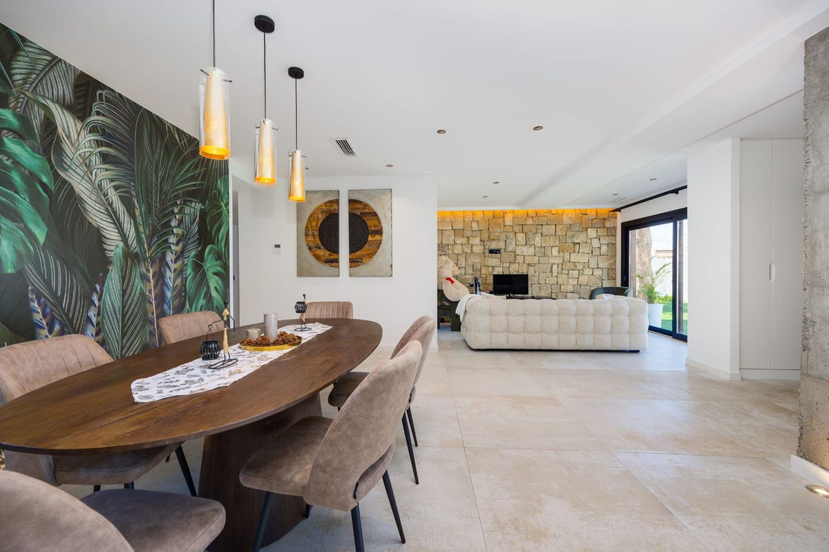 5 Bed Townhouse for sale in Torrevieja Costa Blanca, Alicante, Spain