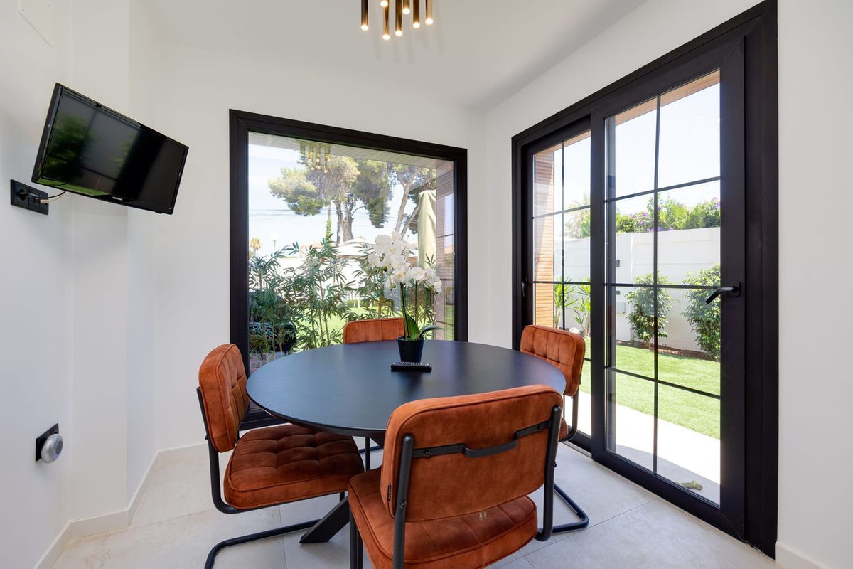 5 Bed Townhouse for sale in Torrevieja Costa Blanca, Alicante, Spain
