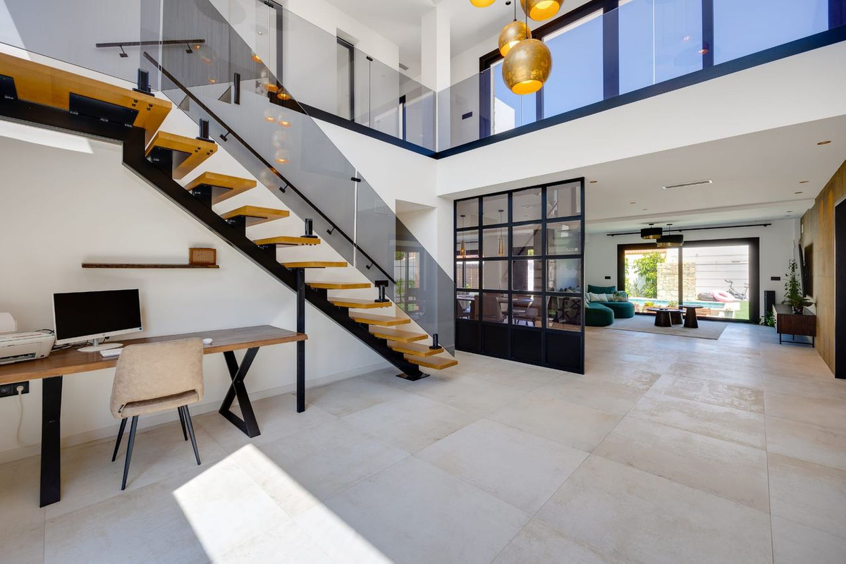 5 Bed Townhouse for sale in Torrevieja Costa Blanca, Alicante, Spain