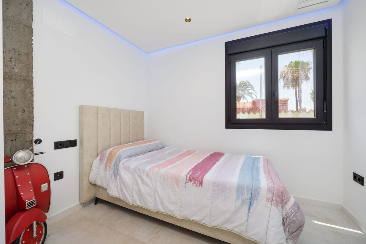 5 Bed Townhouse for sale in Torrevieja Costa Blanca, Alicante, Spain