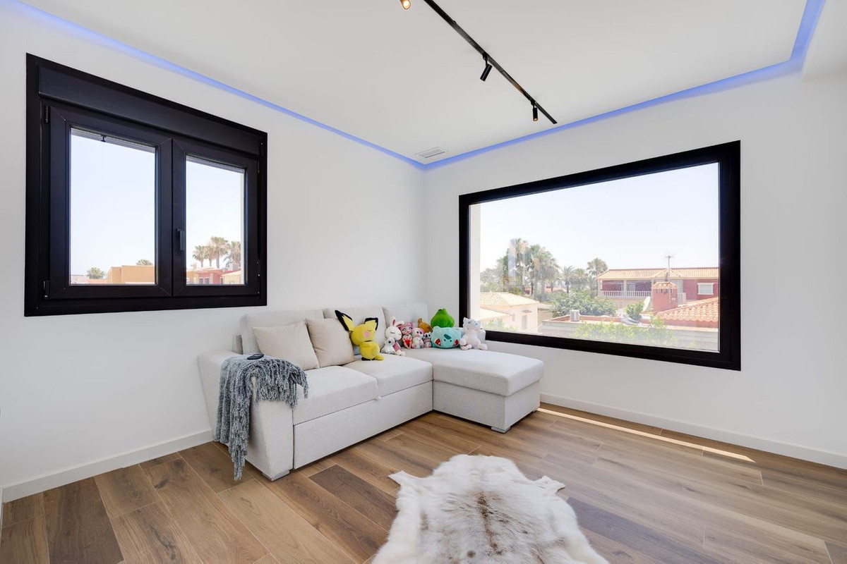 5 Bed Townhouse for sale in Torrevieja Costa Blanca, Alicante, Spain