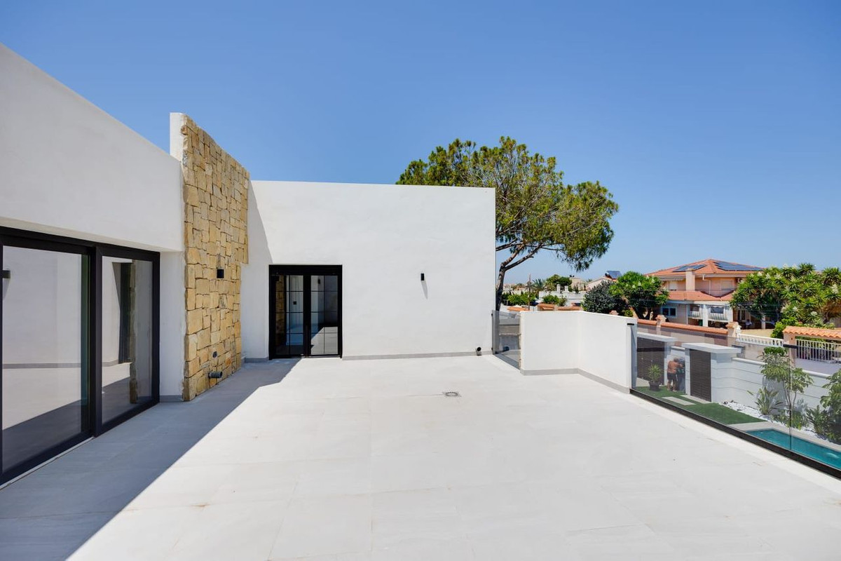 5 Bed Townhouse for sale in Torrevieja Costa Blanca, Alicante, Spain