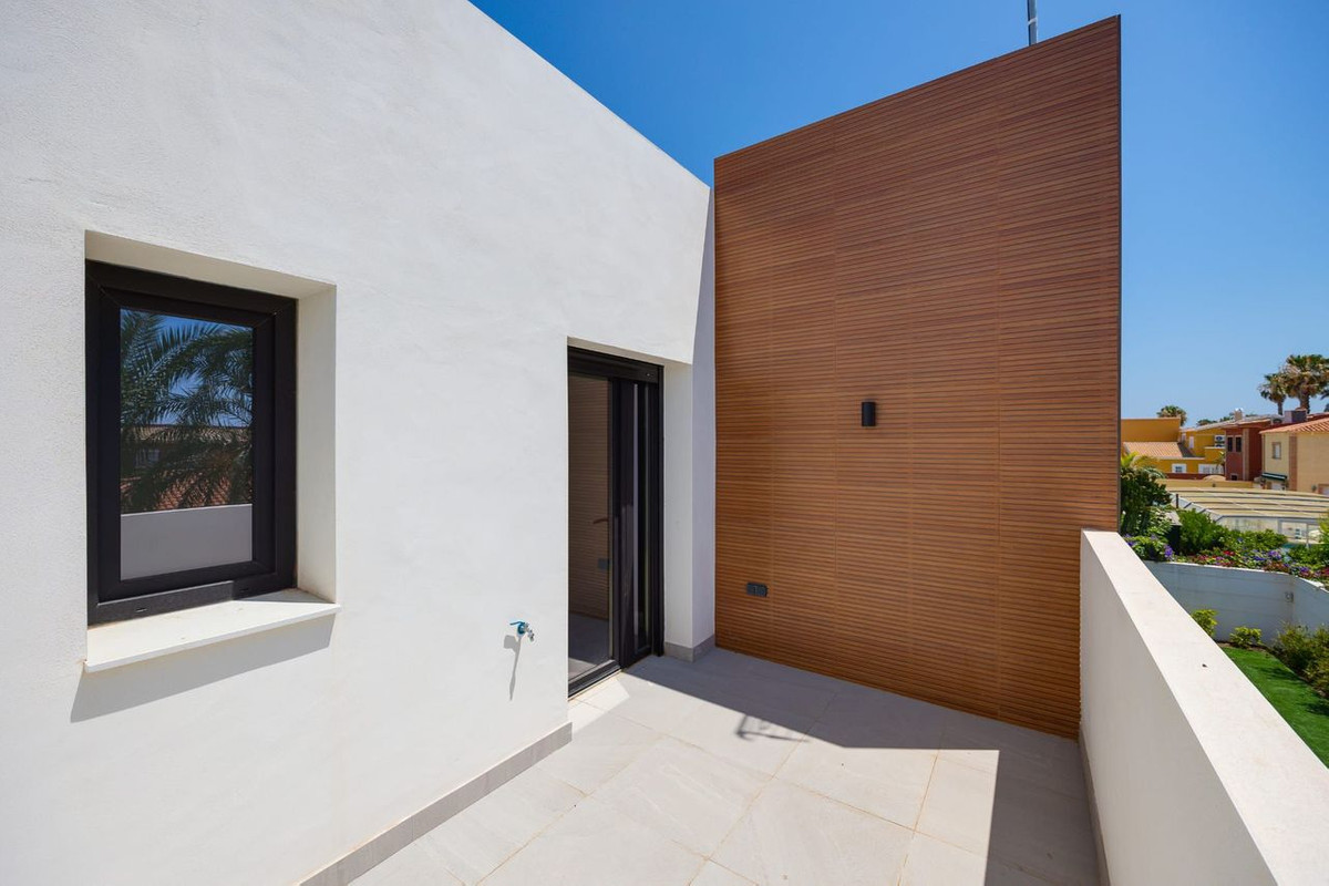 5 Bed Townhouse for sale in Torrevieja Costa Blanca, Alicante, Spain