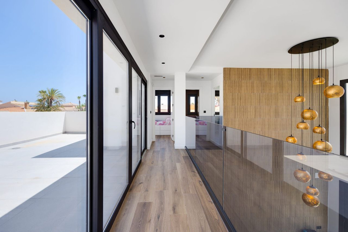 5 Bed Townhouse for sale in Torrevieja Costa Blanca, Alicante, Spain
