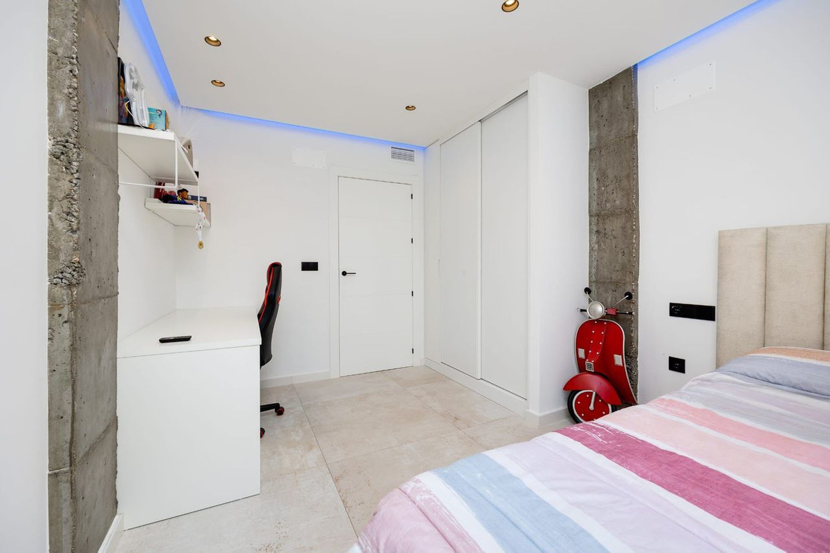 5 Bed Townhouse for sale in Torrevieja Costa Blanca, Alicante, Spain