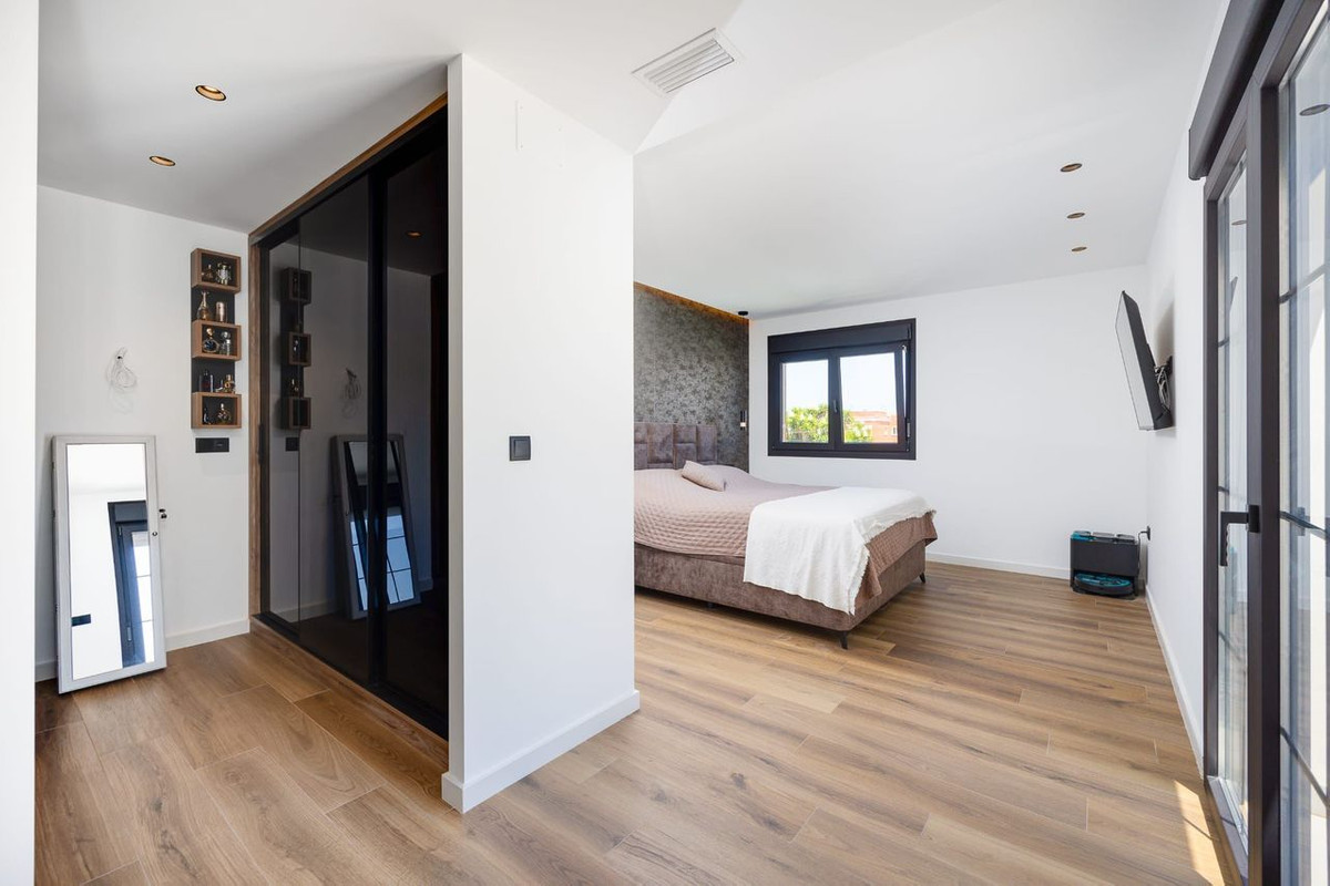 5 Bed Townhouse for sale in Torrevieja Costa Blanca, Alicante, Spain