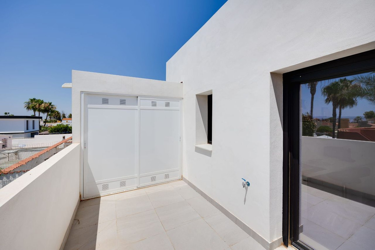 5 Bed Townhouse for sale in Torrevieja Costa Blanca, Alicante, Spain