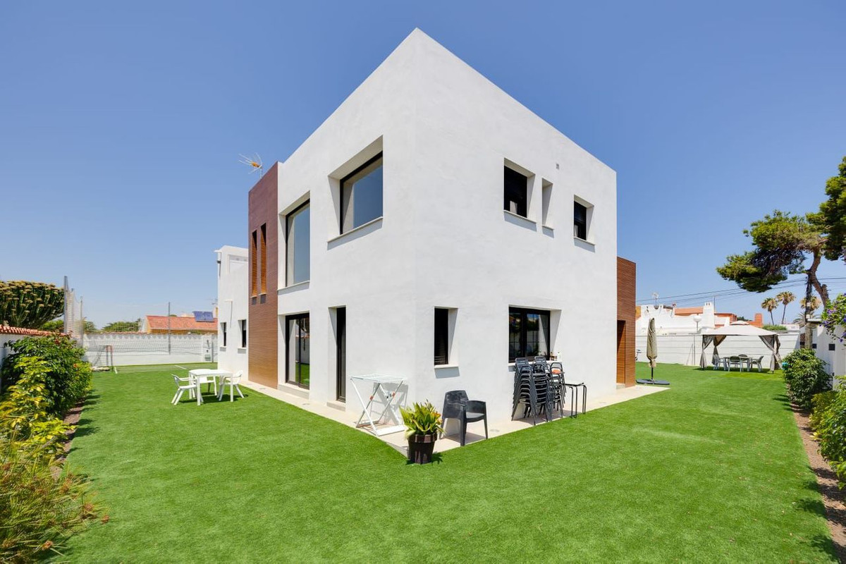 5 Bed Townhouse for sale in Torrevieja Costa Blanca, Alicante, Spain