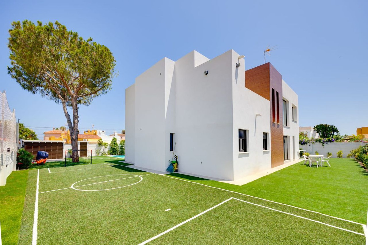 5 Bed Townhouse for sale in Torrevieja Costa Blanca, Alicante, Spain