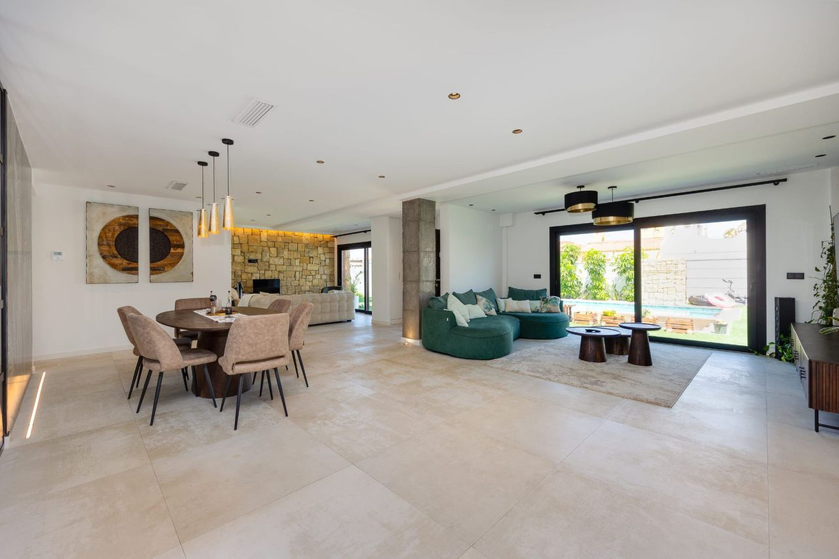 5 Bed Townhouse for sale in Torrevieja Costa Blanca, Alicante, Spain