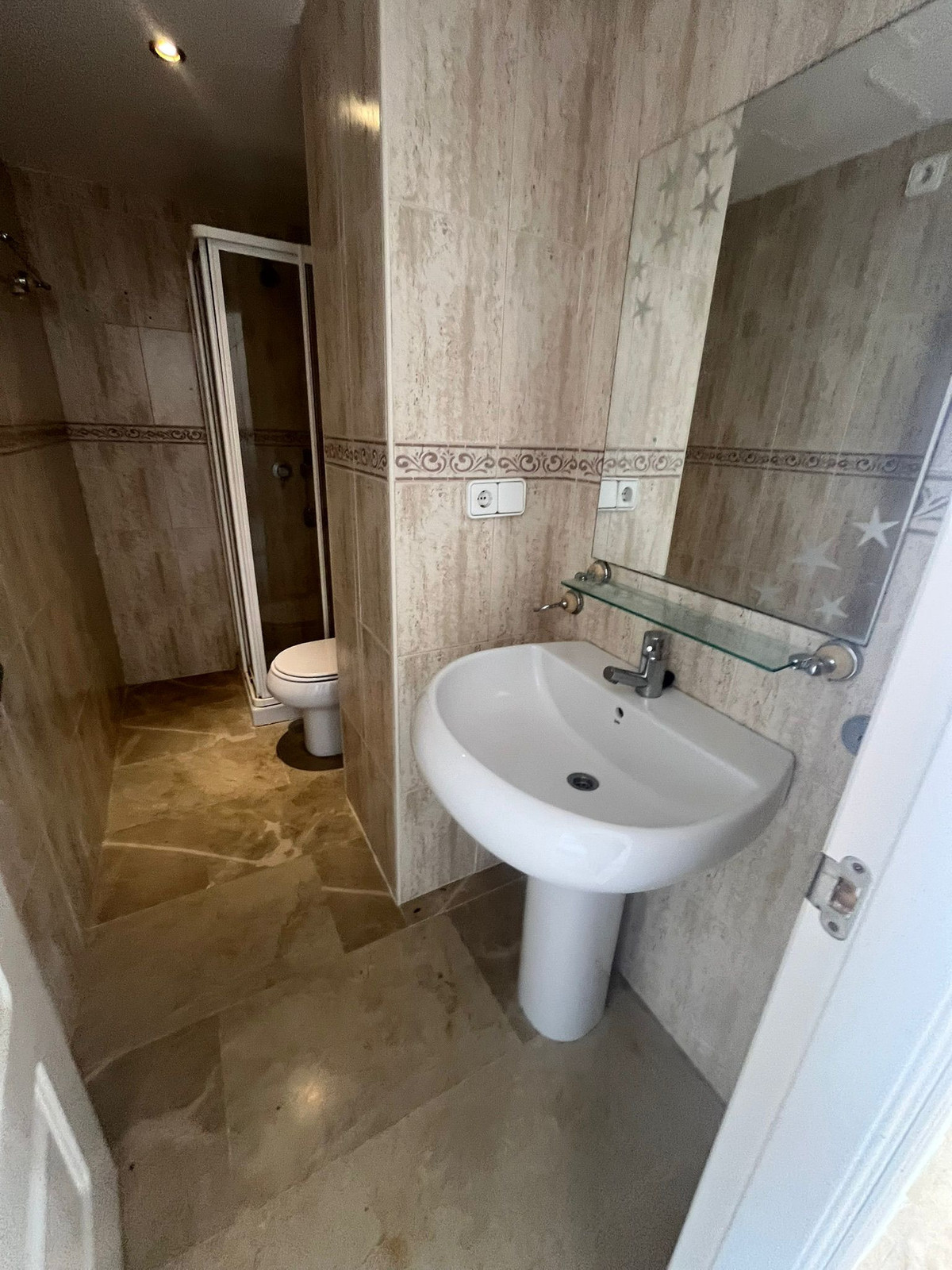 2 Bed Apartment for sale in La Duquesa Costa Del Sol, Málaga, Spain