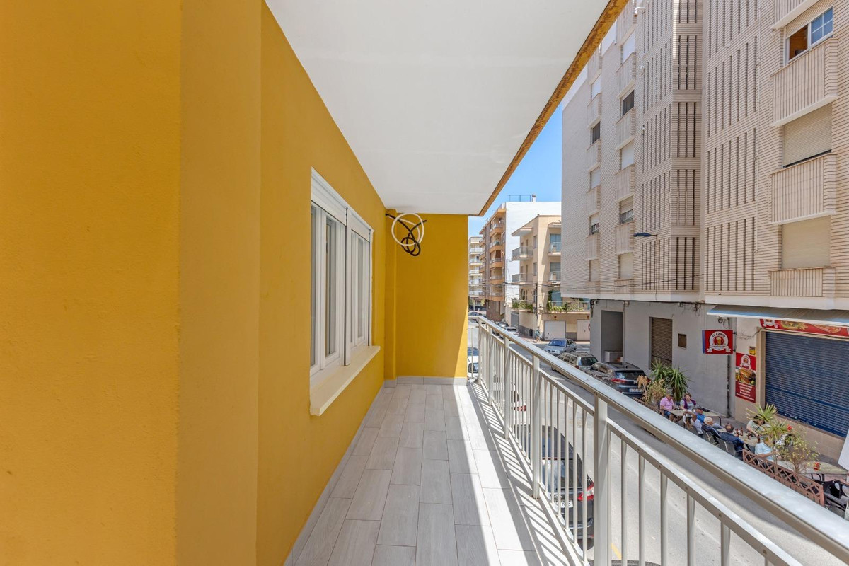 Se vende Apartamento Planta Media de 3 dormitorios en Costa Blanca, Alicante, España