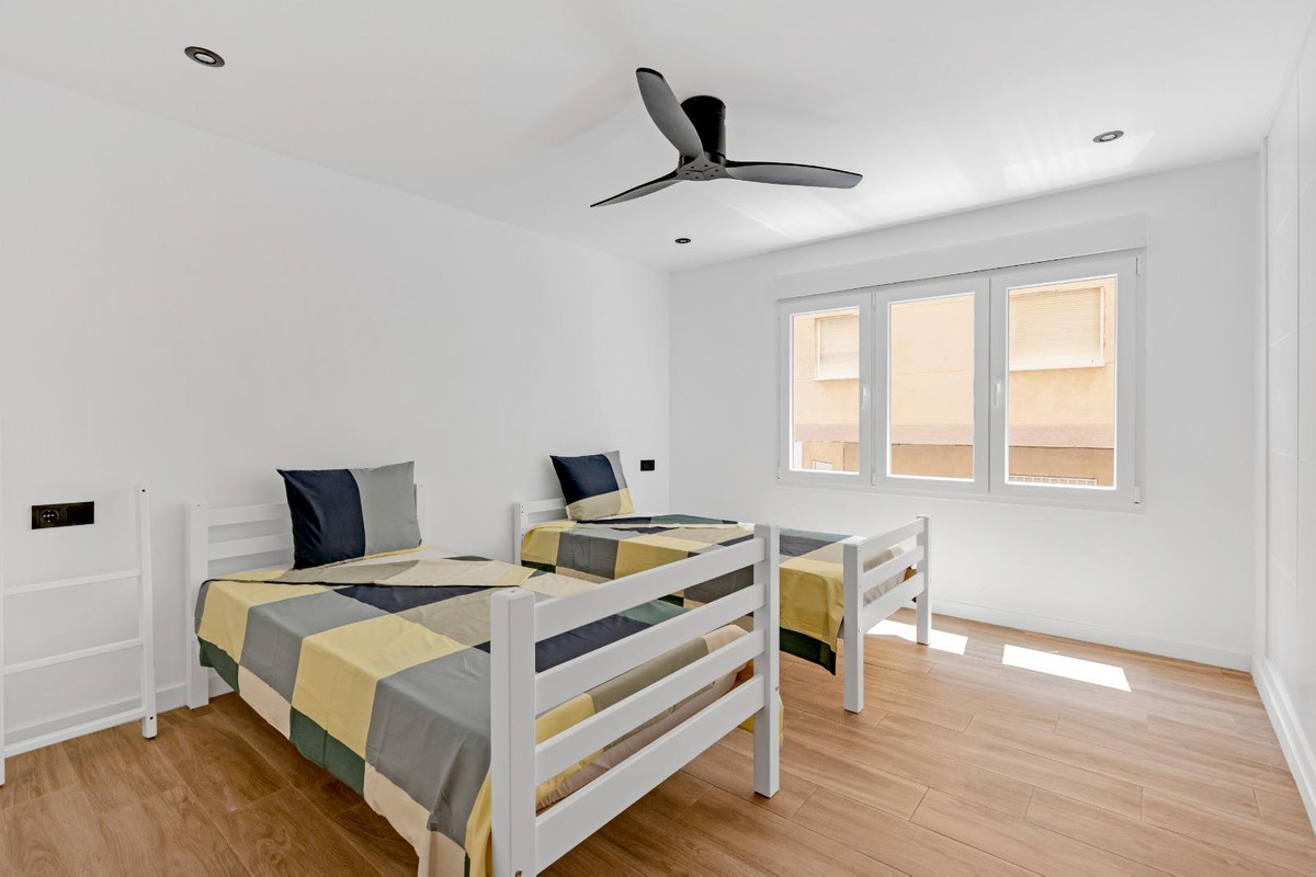 Se vende Apartamento Planta Media de 3 dormitorios en Costa Blanca, Alicante, España