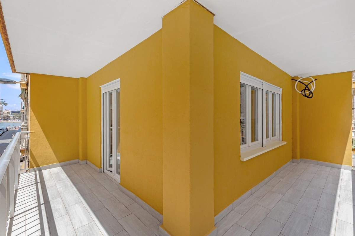 Se vende Apartamento Planta Media de 3 dormitorios en Costa Blanca, Alicante, España