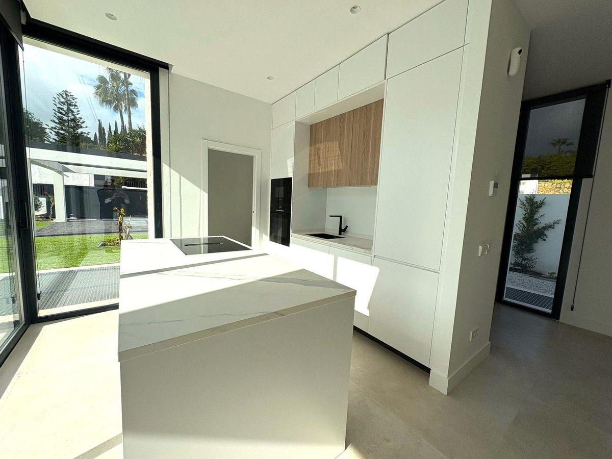 6 Bed Townhouse for sale in Estepona Costa Del Sol, Málaga, Spain