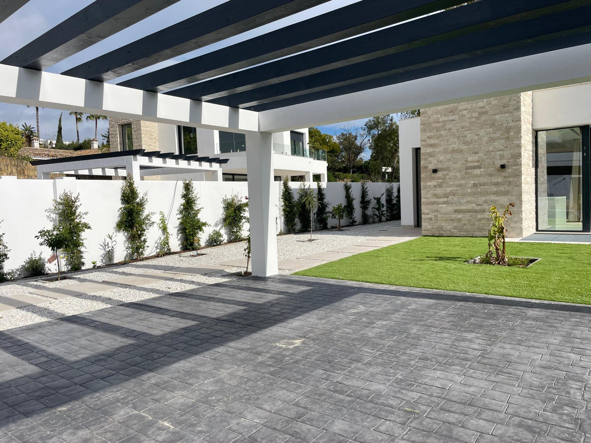 6 Bed Townhouse for sale in Estepona Costa Del Sol, Málaga, Spain