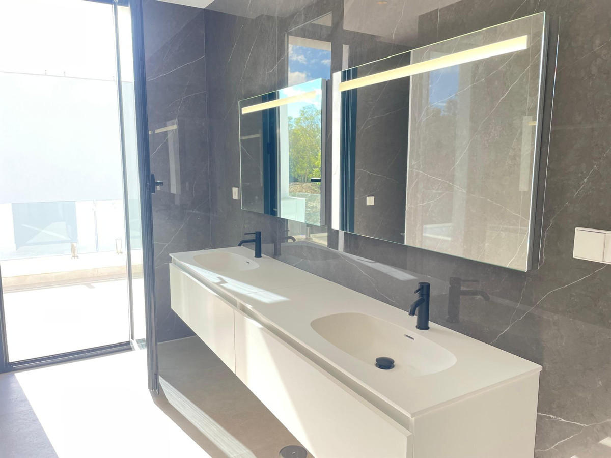 6 Bed Townhouse for sale in Estepona Costa Del Sol, Málaga, Spain