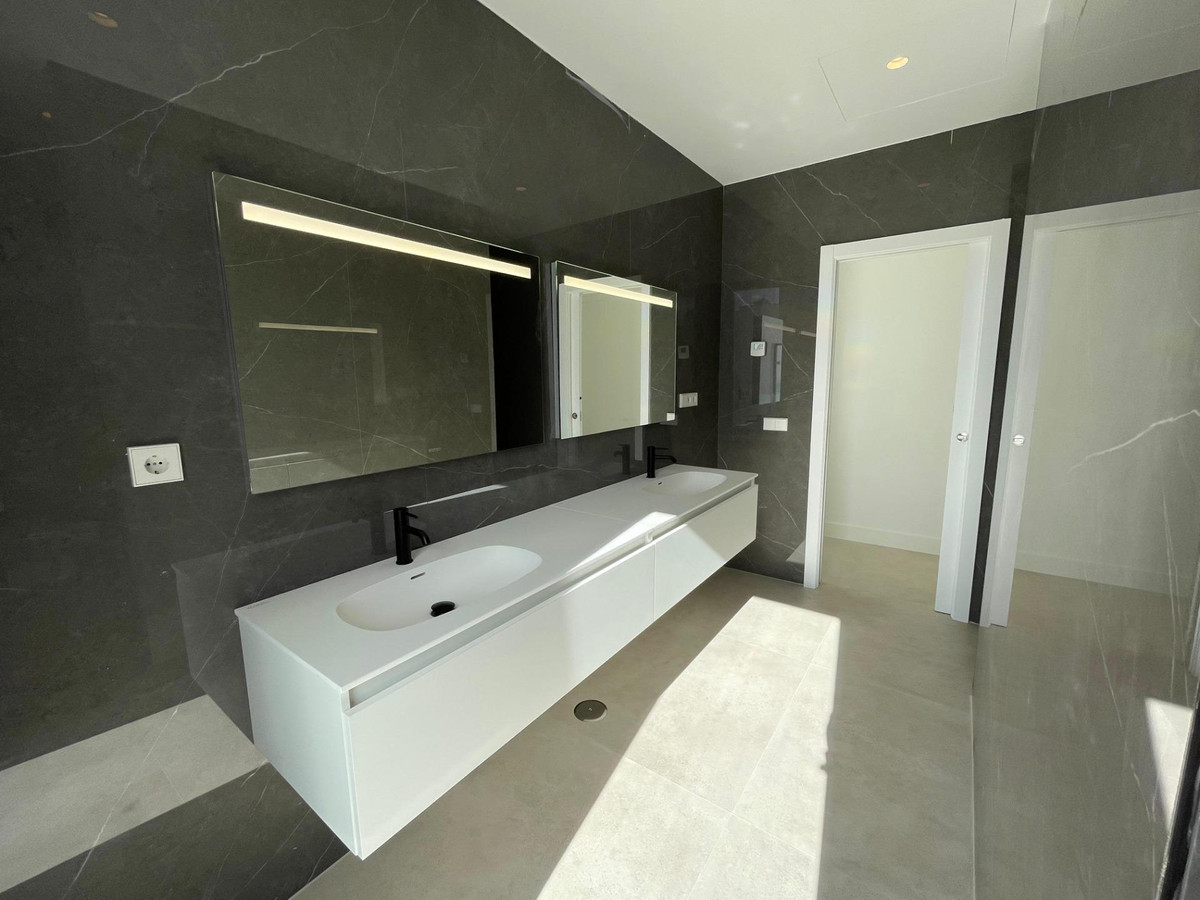 6 Bed Townhouse for sale in Estepona Costa Del Sol, Málaga, Spain