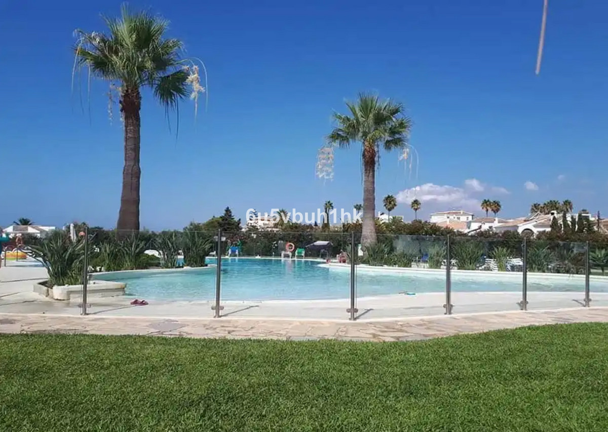 Se vende Apartamento Planta Media de 2 dormitorios en Costa Del Sol, Málaga, España