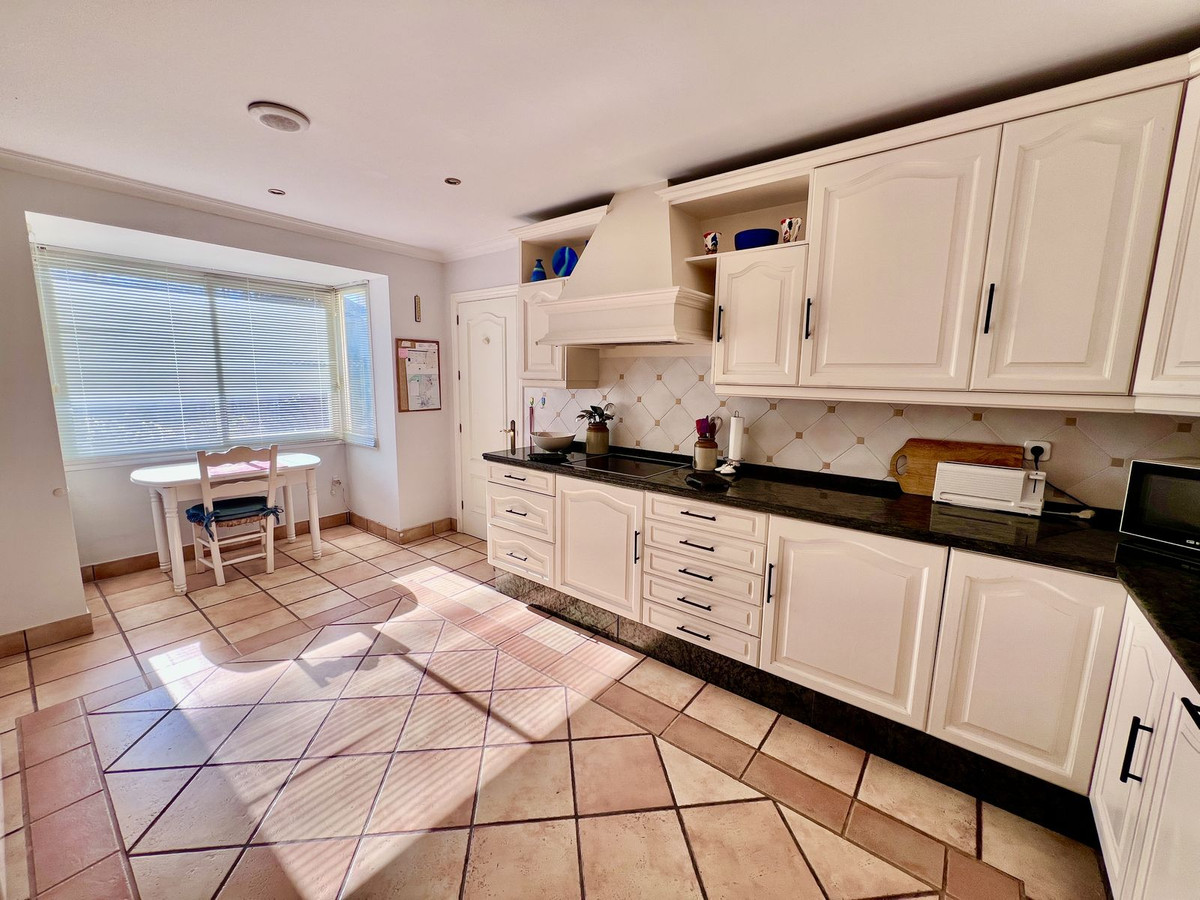 3 Bed Townhouse for sale in El Paraiso Costa Del Sol, Málaga, Spain