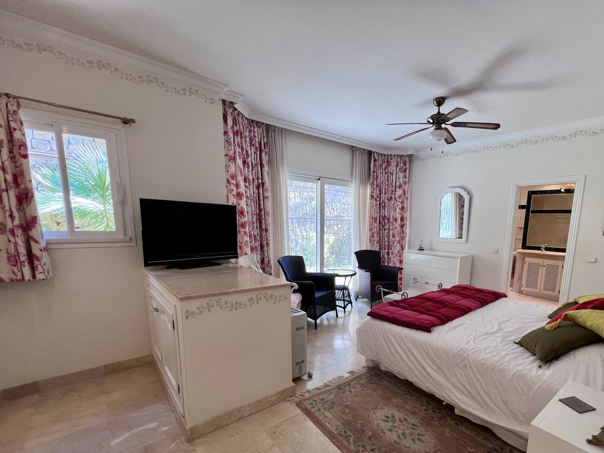 3 Bed Townhouse for sale in El Paraiso Costa Del Sol, Málaga, Spain