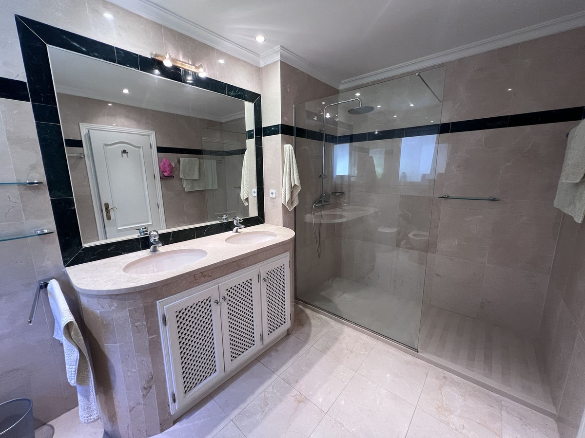 3 Bed Townhouse for sale in El Paraiso Costa Del Sol, Málaga, Spain