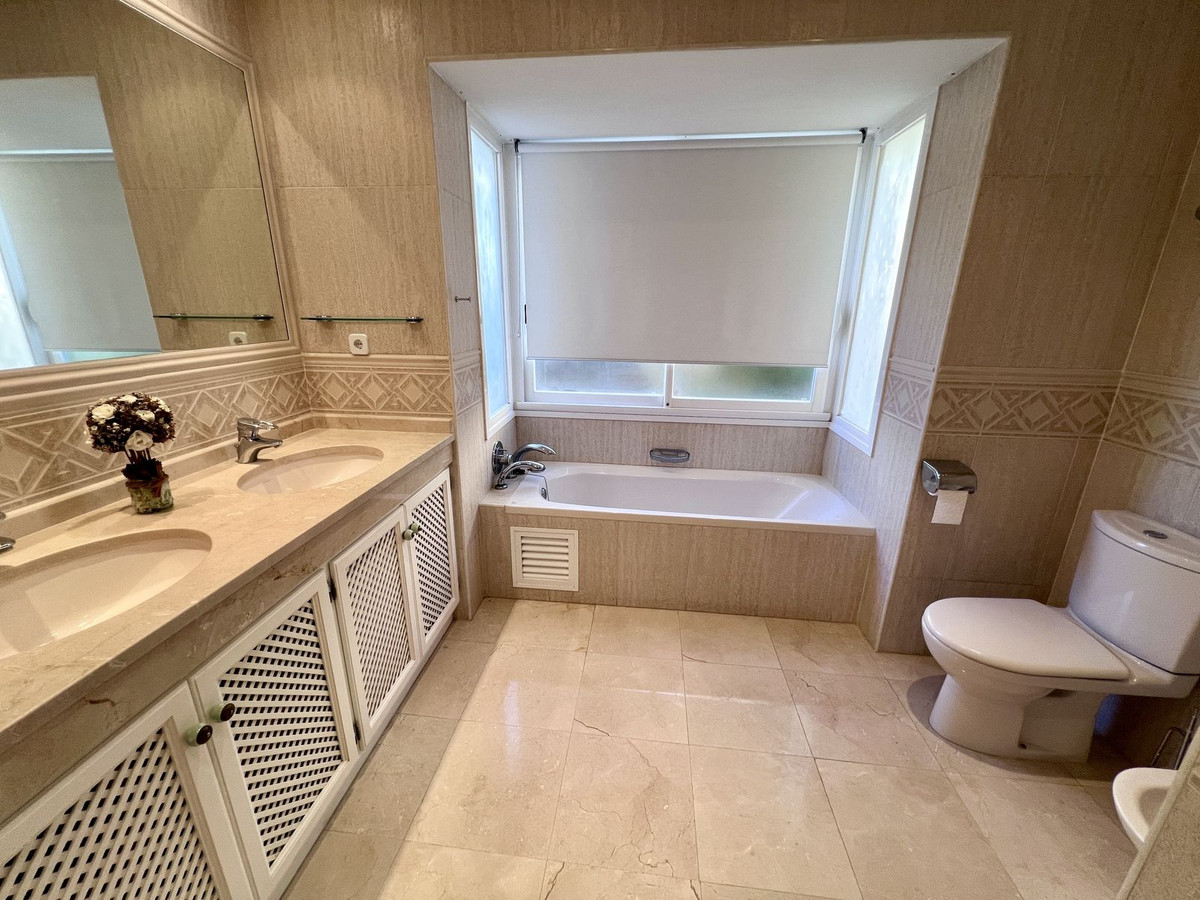3 Bed Townhouse for sale in El Paraiso Costa Del Sol, Málaga, Spain
