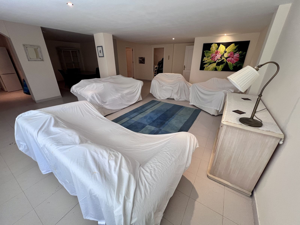 3 Bed Townhouse for sale in El Paraiso Costa Del Sol, Málaga, Spain