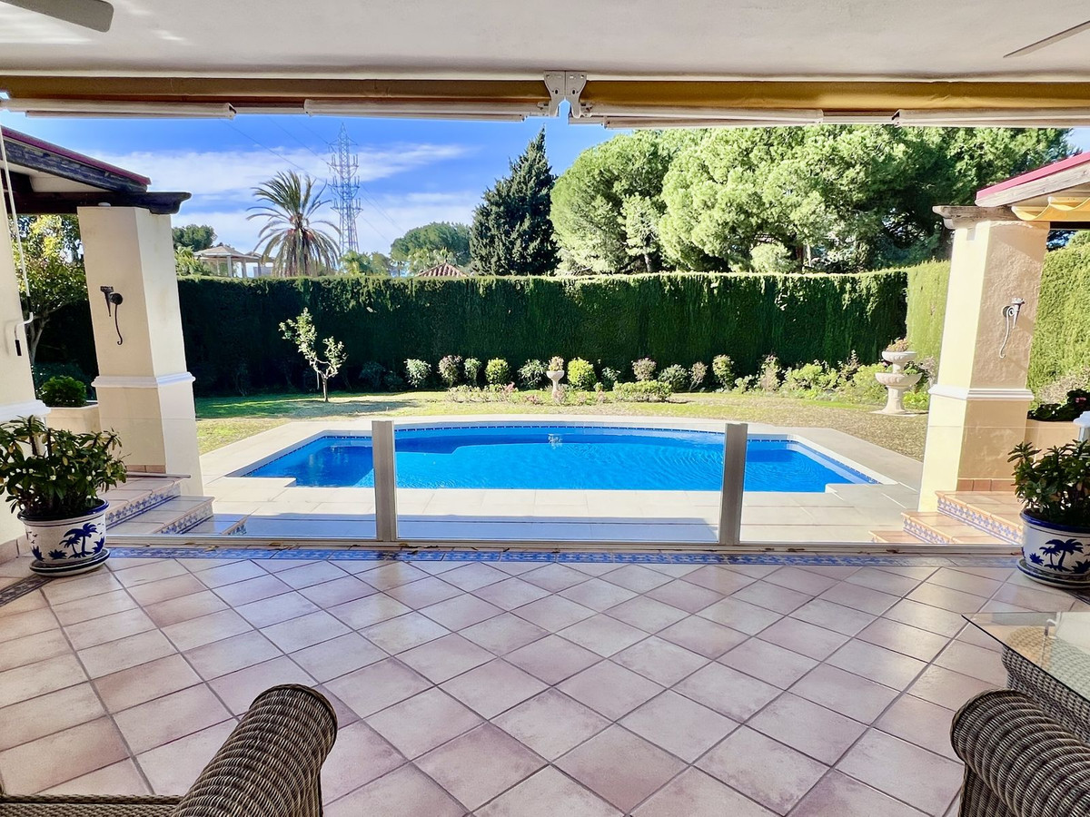 3 Bed Townhouse for sale in El Paraiso Costa Del Sol, Málaga, Spain