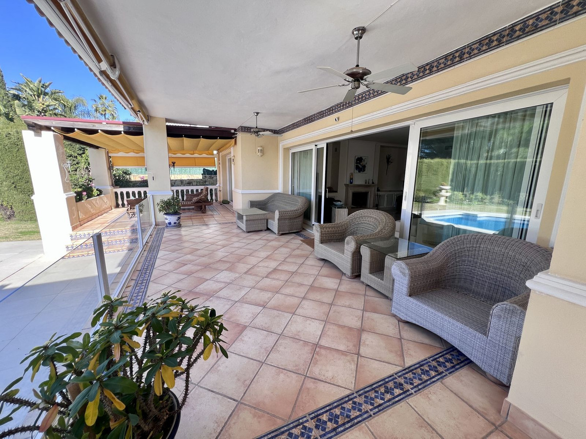 3 Bed Townhouse for sale in El Paraiso Costa Del Sol, Málaga, Spain