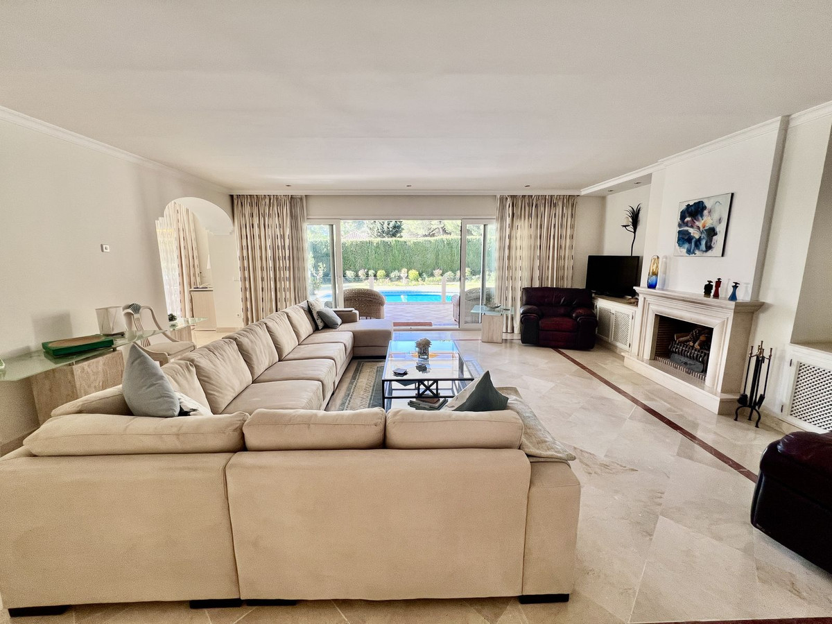 3 Bed Townhouse for sale in El Paraiso Costa Del Sol, Málaga, Spain