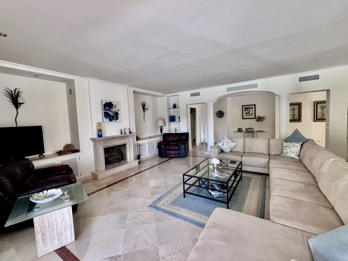 3 Bed Townhouse for sale in El Paraiso Costa Del Sol, Málaga, Spain
