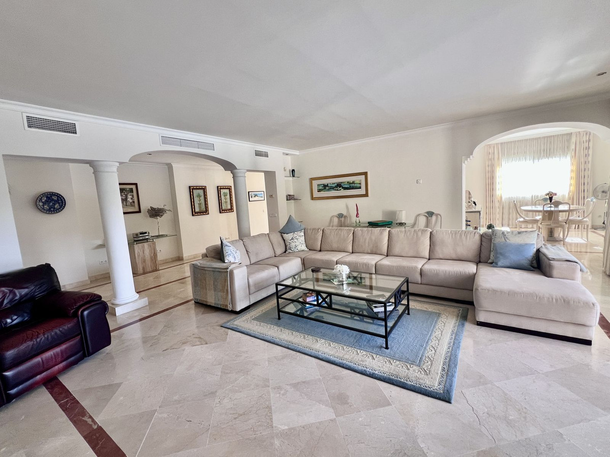 3 Bed Townhouse for sale in El Paraiso Costa Del Sol, Málaga, Spain