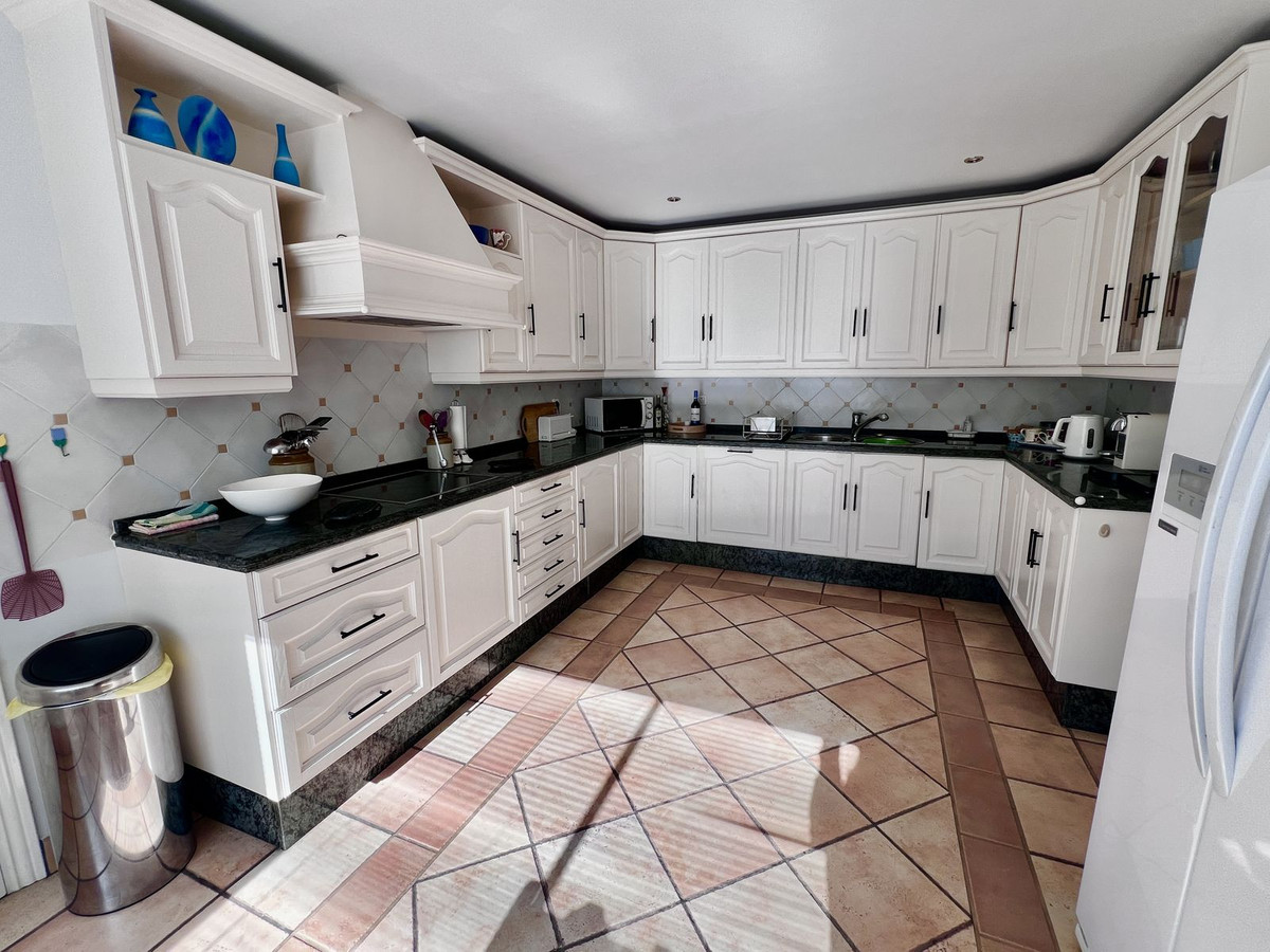 3 Bed Townhouse for sale in El Paraiso Costa Del Sol, Málaga, Spain