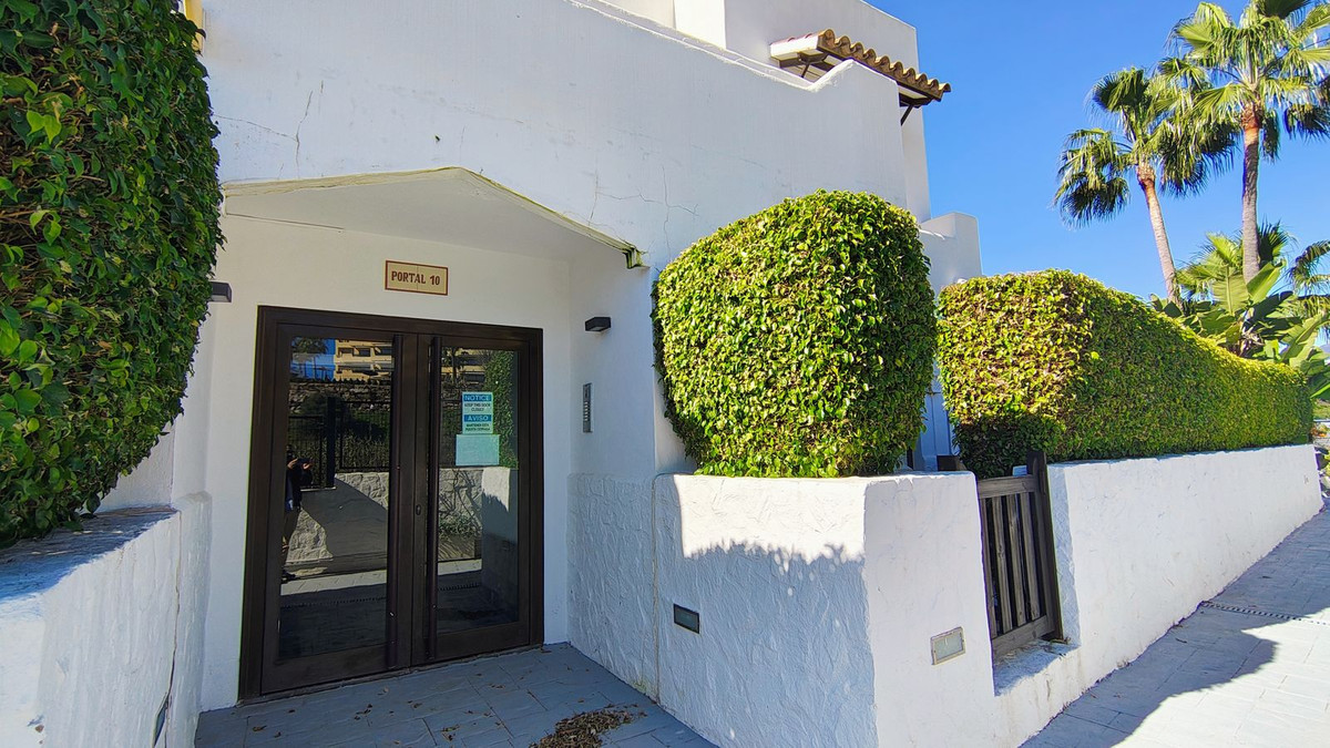 2 Bed Apartment for sale in Selwo Costa Del Sol, Málaga, Spain