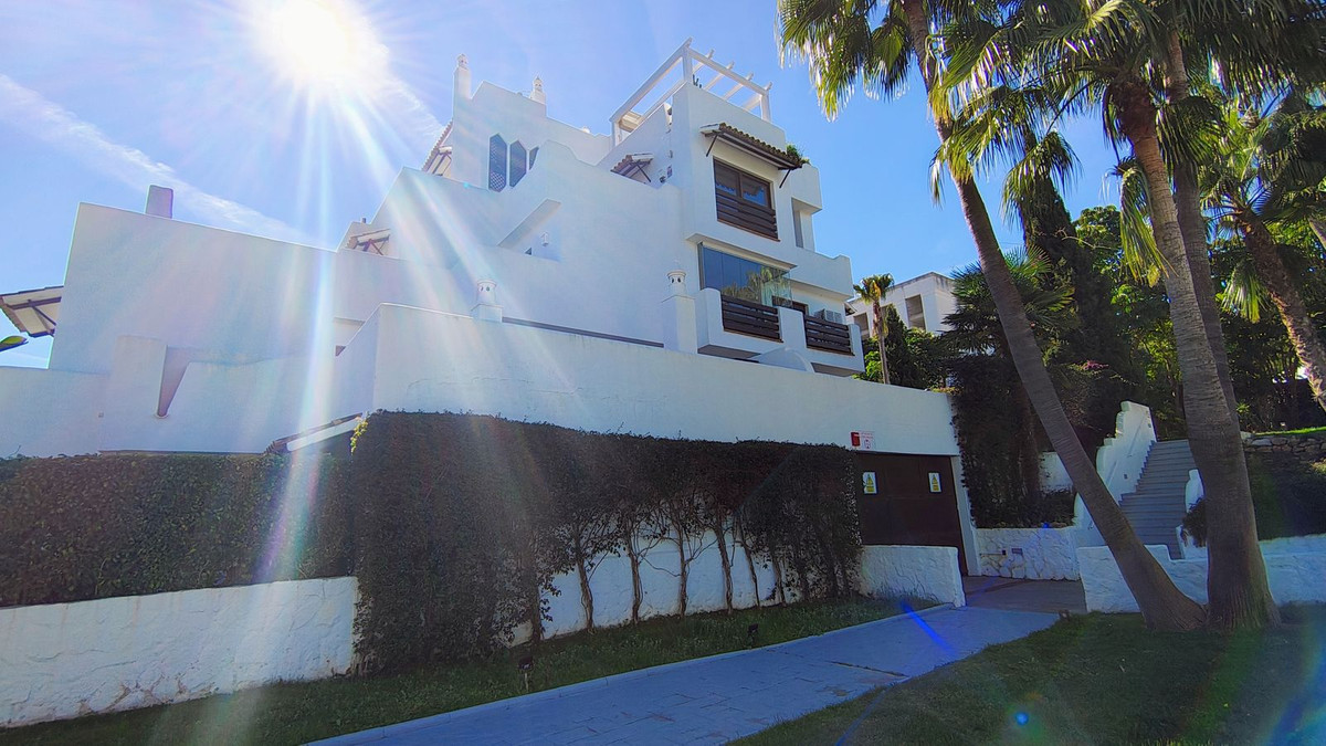 2 Bed Apartment for sale in Selwo Costa Del Sol, Málaga, Spain