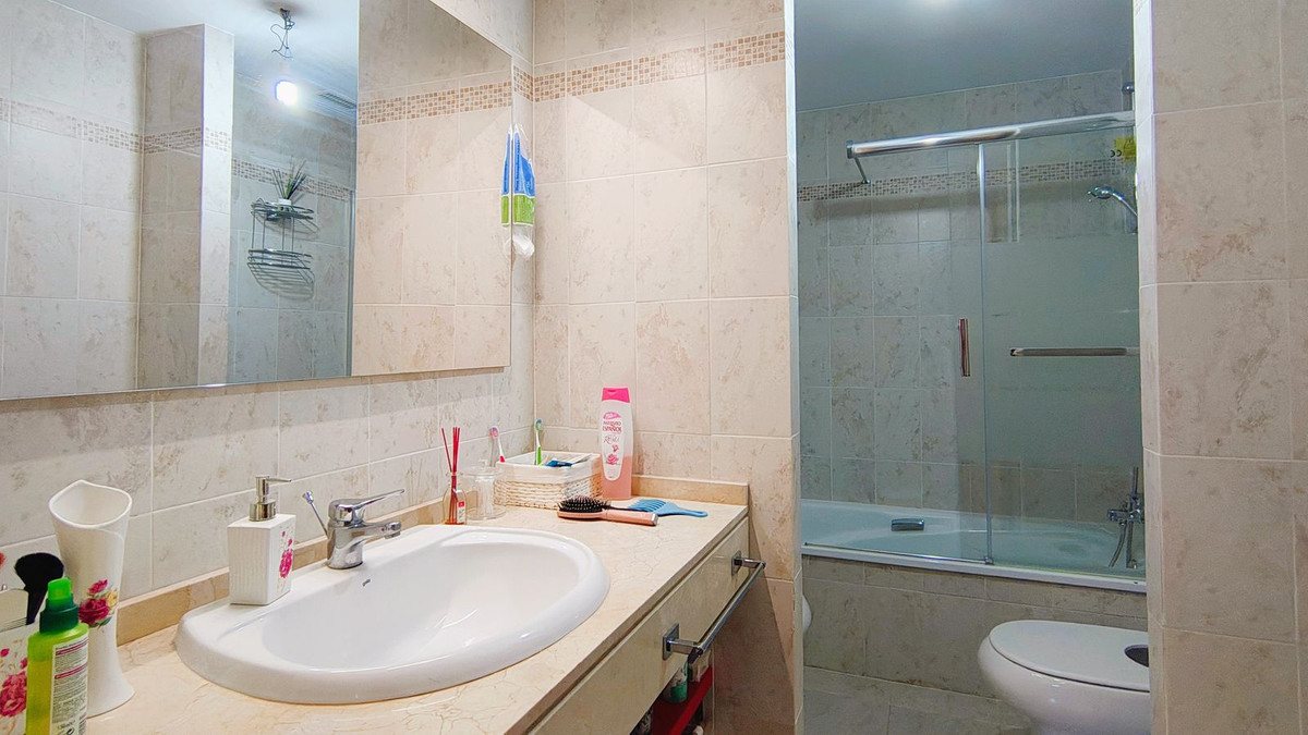 2 Bed Apartment for sale in Selwo Costa Del Sol, Málaga, Spain