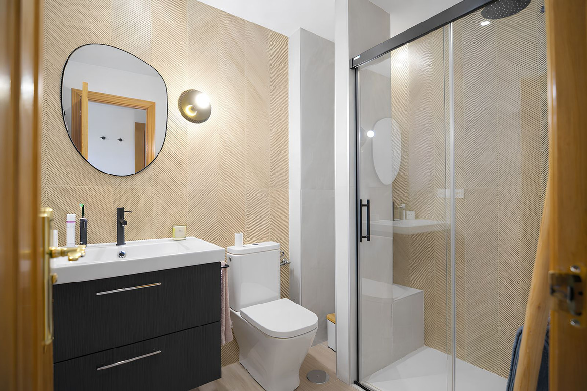 Se vende Apartamento Planta Media de 3 dormitorios en Costa Del Sol, Málaga, España