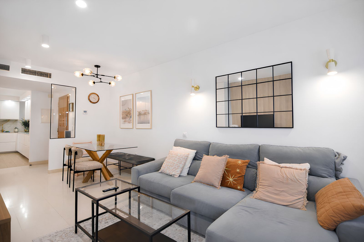 Se vende Apartamento Planta Media de 3 dormitorios en Costa Del Sol, Málaga, España
