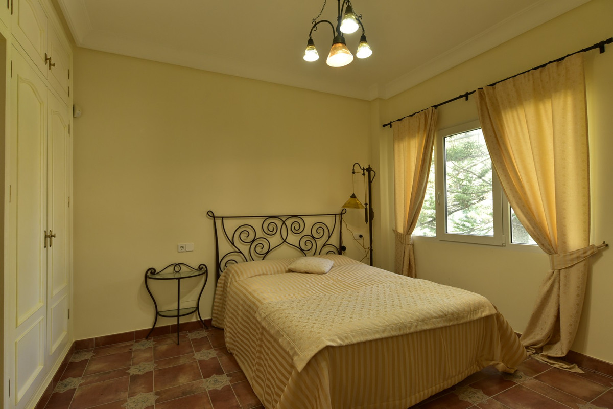7 Bed Townhouse for sale in Villamartin Costa Blanca, Alicante, Spain
