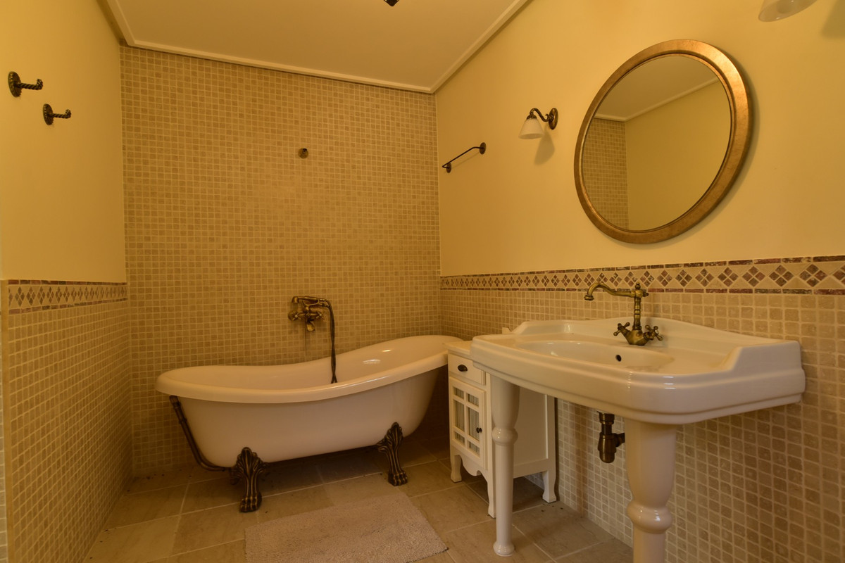 7 Bed Townhouse for sale in Villamartin Costa Blanca, Alicante, Spain