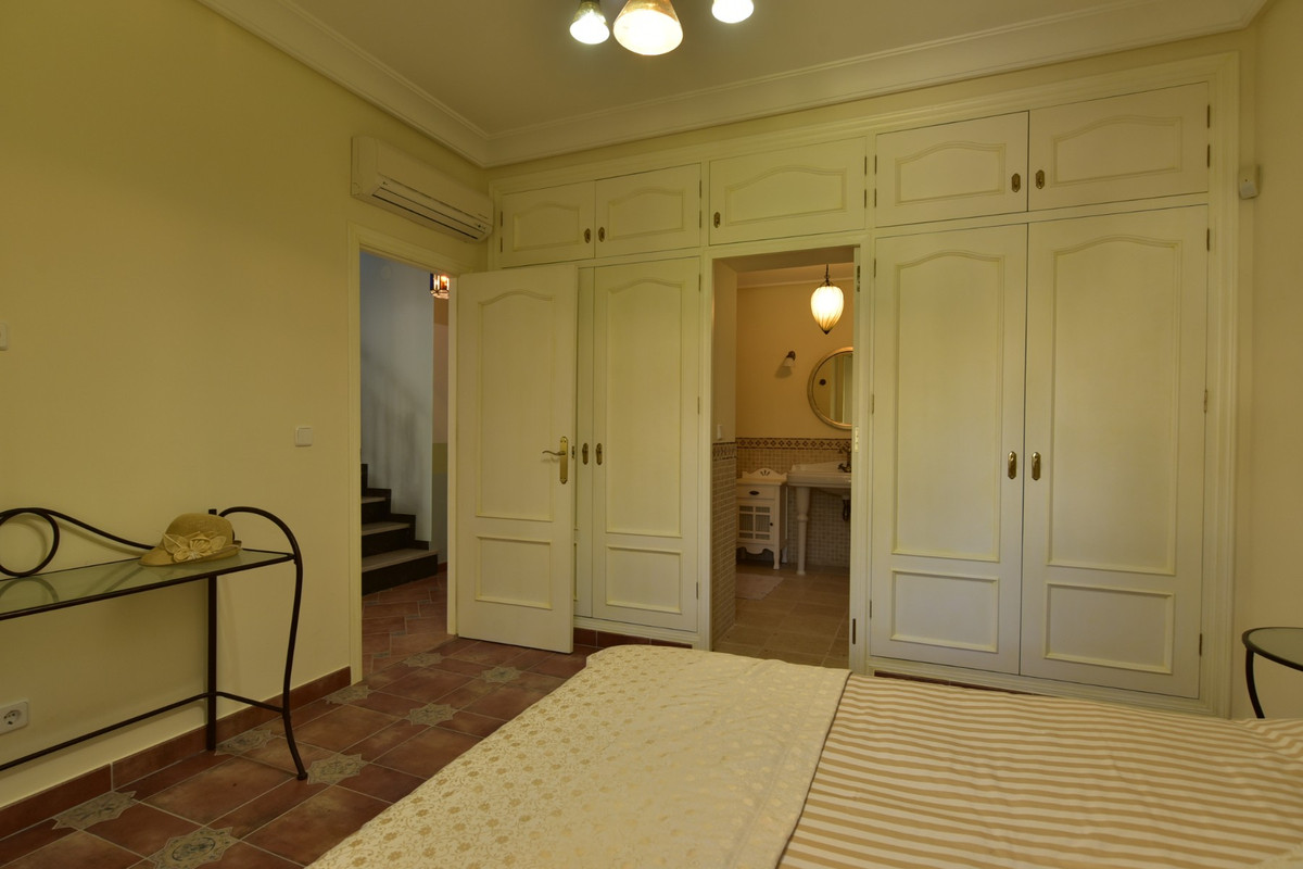 7 Bed Townhouse for sale in Villamartin Costa Blanca, Alicante, Spain