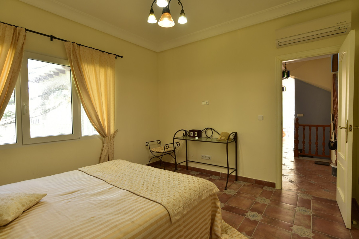 7 Bed Townhouse for sale in Villamartin Costa Blanca, Alicante, Spain