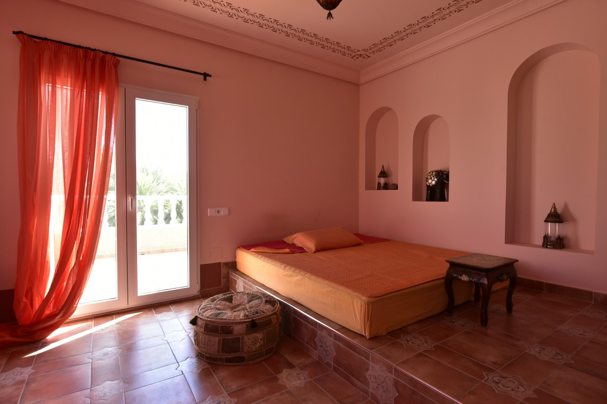 7 Bed Townhouse for sale in Villamartin Costa Blanca, Alicante, Spain