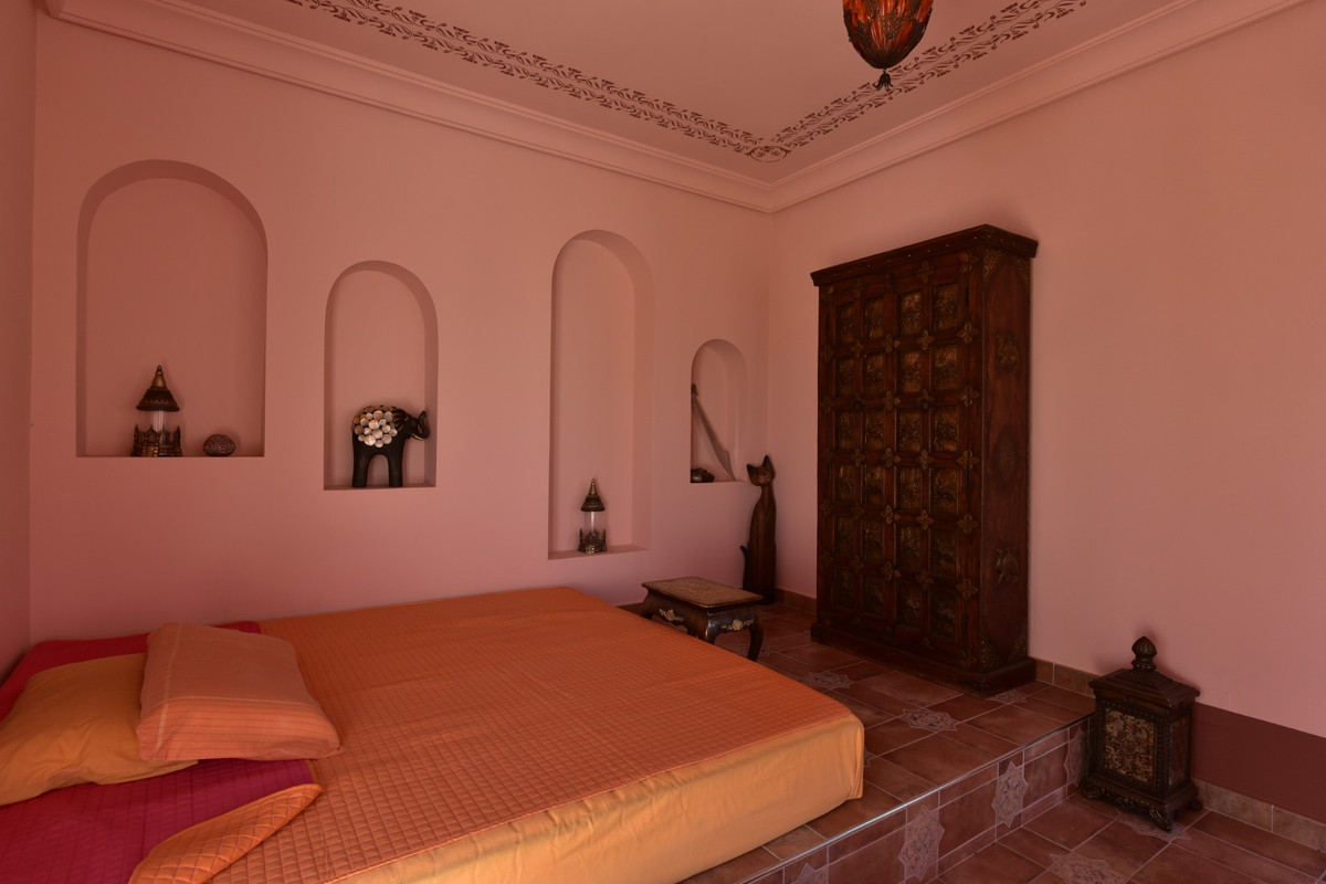 7 Bed Townhouse for sale in Villamartin Costa Blanca, Alicante, Spain