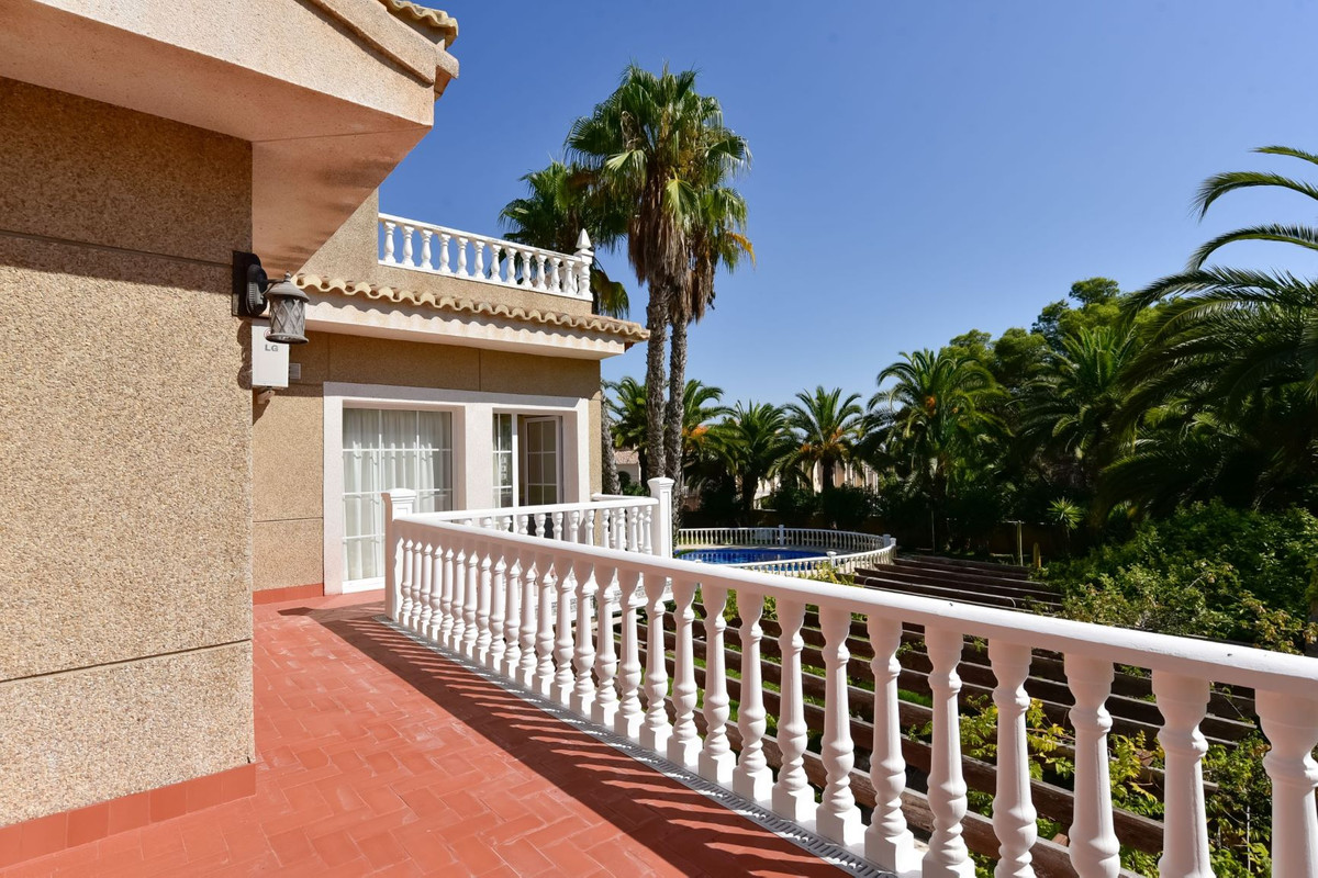 7 Bed Townhouse for sale in Villamartin Costa Blanca, Alicante, Spain