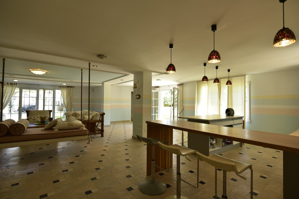 7 Bed Townhouse for sale in Villamartin Costa Blanca, Alicante, Spain