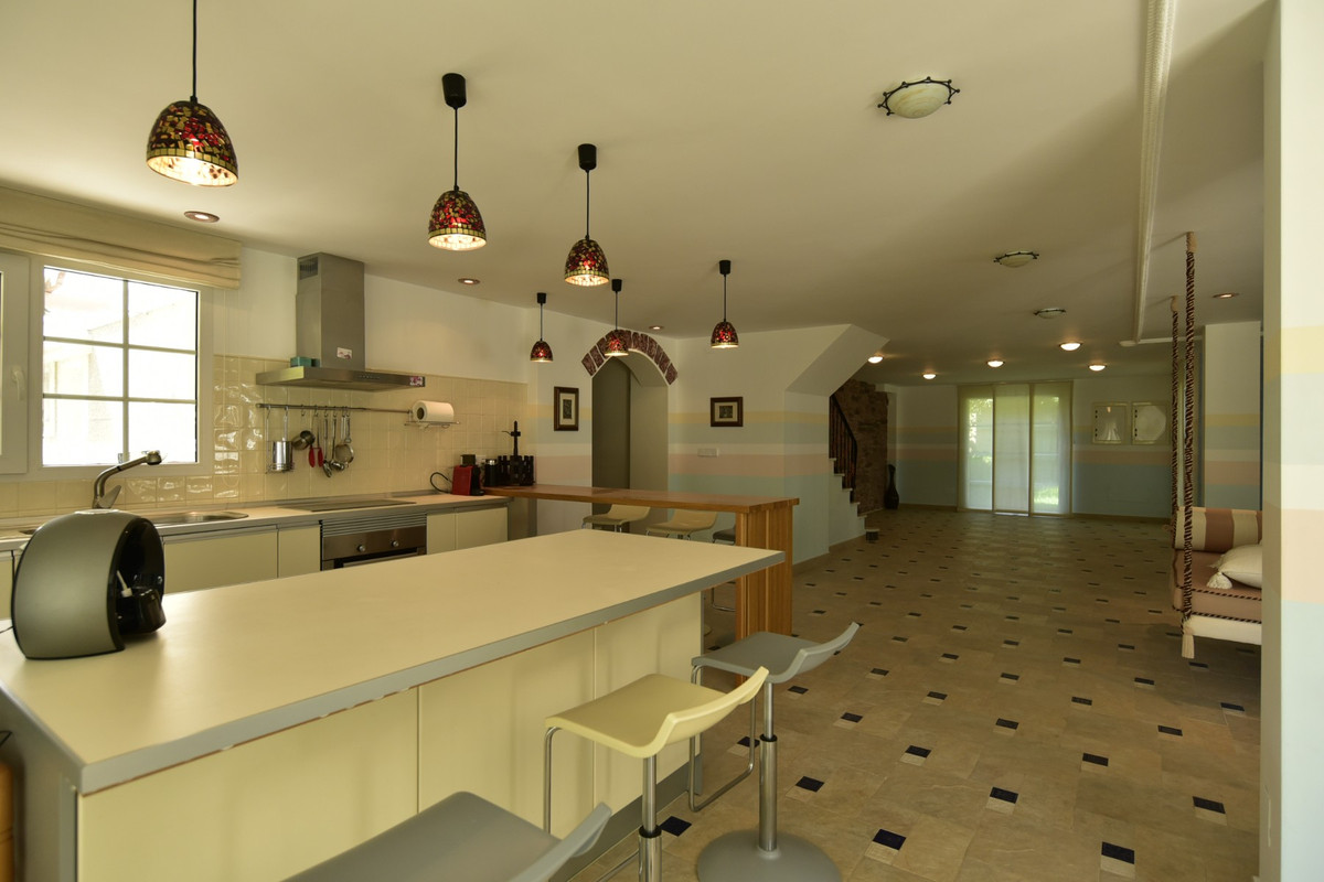 7 Bed Townhouse for sale in Villamartin Costa Blanca, Alicante, Spain