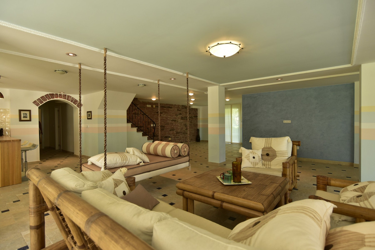 7 Bed Townhouse for sale in Villamartin Costa Blanca, Alicante, Spain