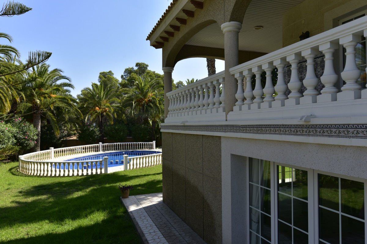 7 Bed Townhouse for sale in Villamartin Costa Blanca, Alicante, Spain